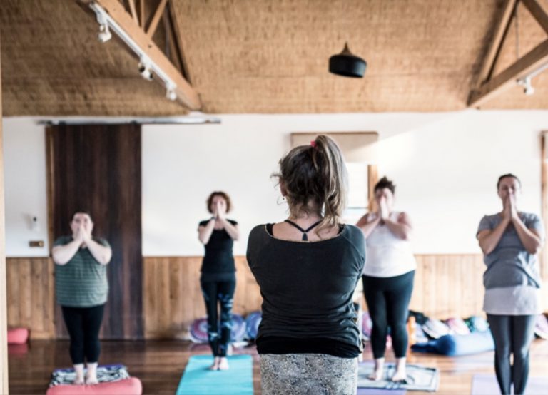 MeTreat Retreat Yoga 768x554