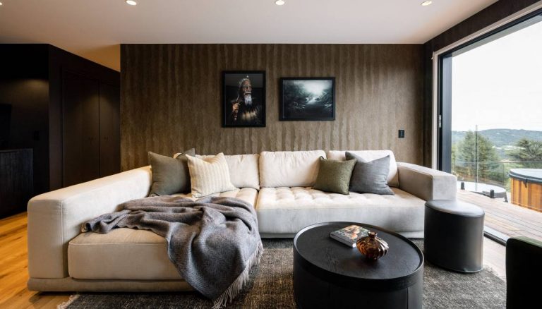 Kaitiaki Lodge Downstairs lounge 2 768x438