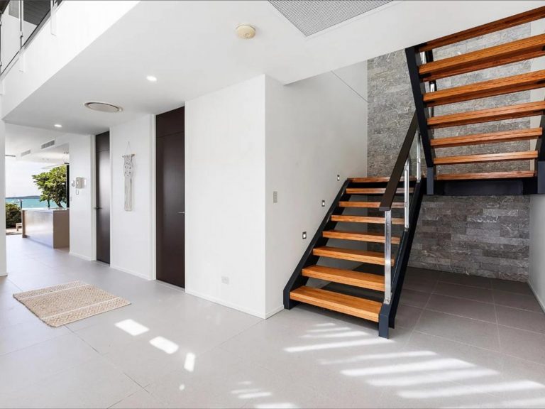 villa stairs 768x576