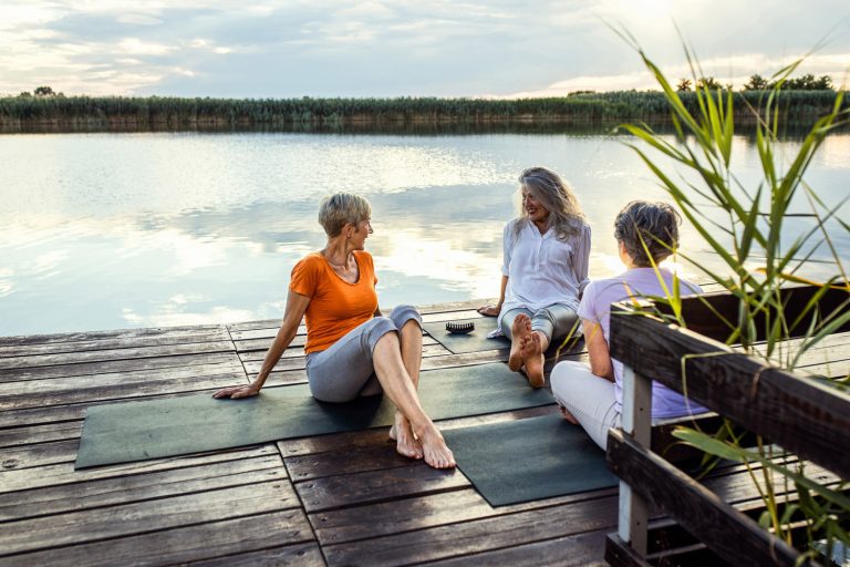 Chatting copy 768x512