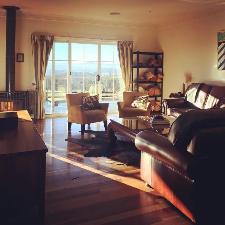 Yogaretreat Lounge room 768x768