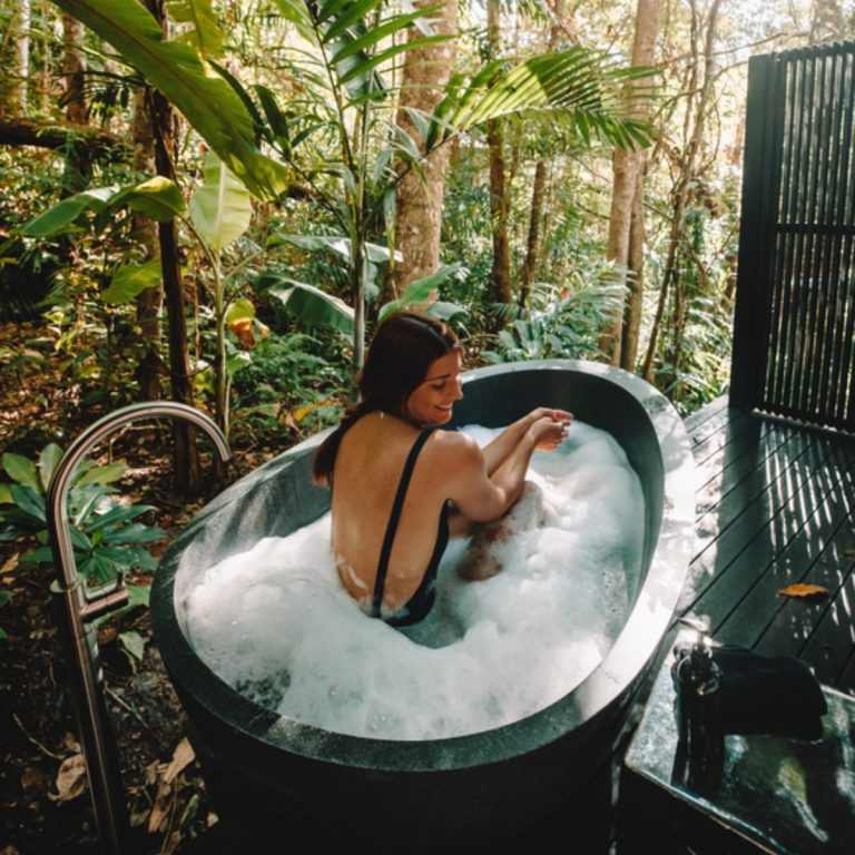 silky oaks external bath 768x768