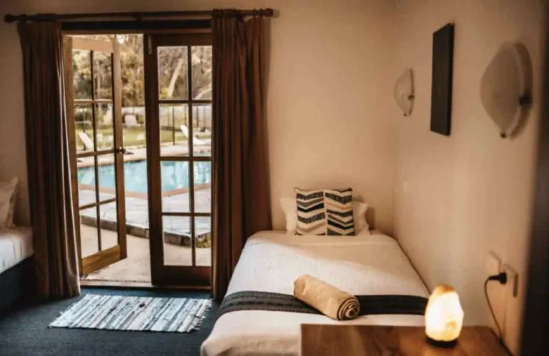 room accommodation 768x499