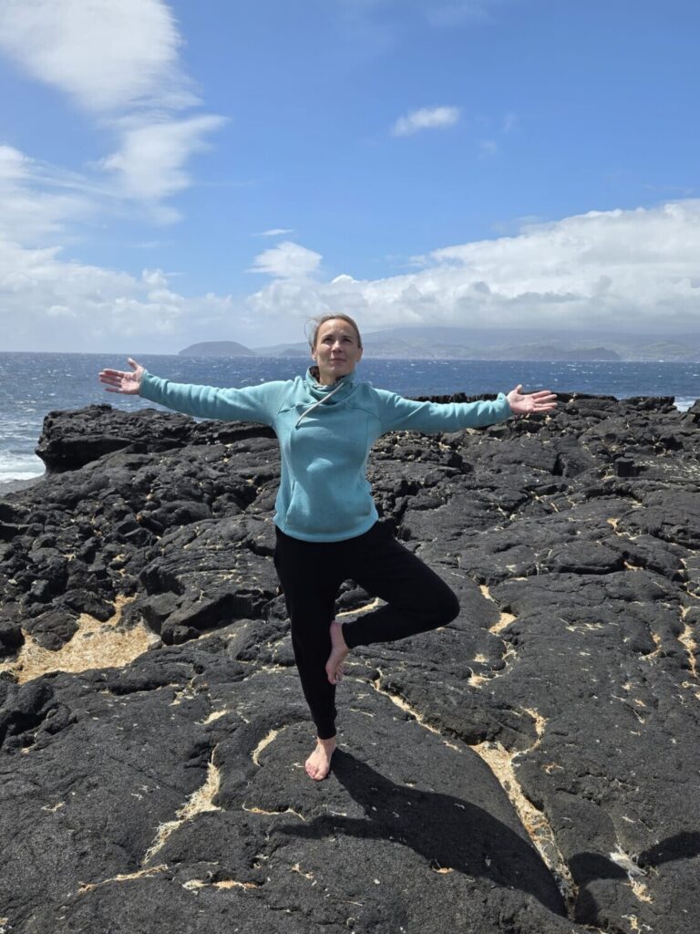 yoga pilates lava BnvqKoo8 768x1024